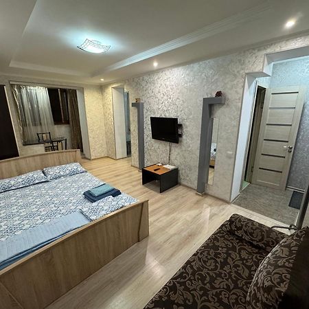 Turksib One-Room Apartment Opposite Almaty Airport מראה חיצוני תמונה